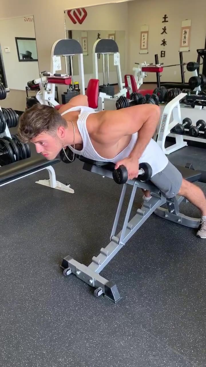 Dumbbell kickbacks - working on the long head of the tricep! 💥 One of ...