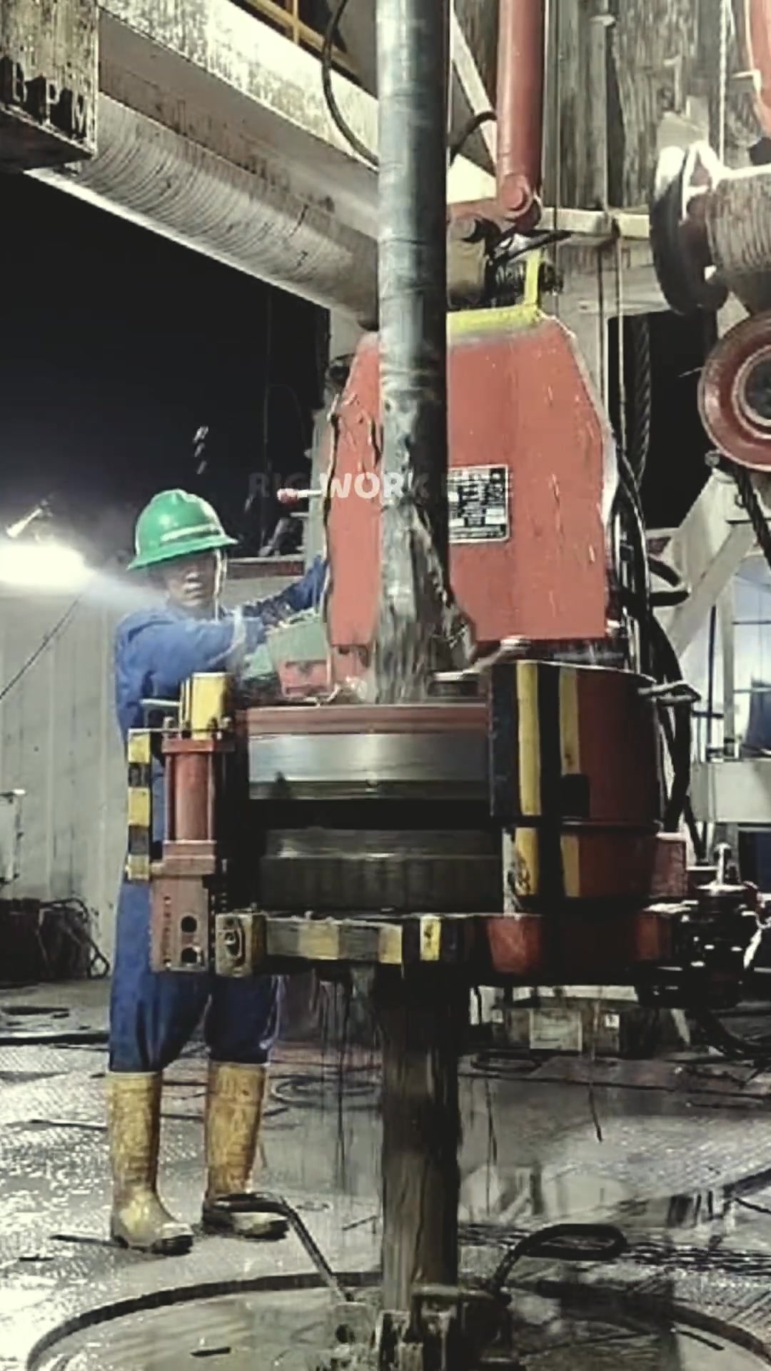 Floorman job on rig #rig #derrick #drilling #oil #tripping | Rig work ...