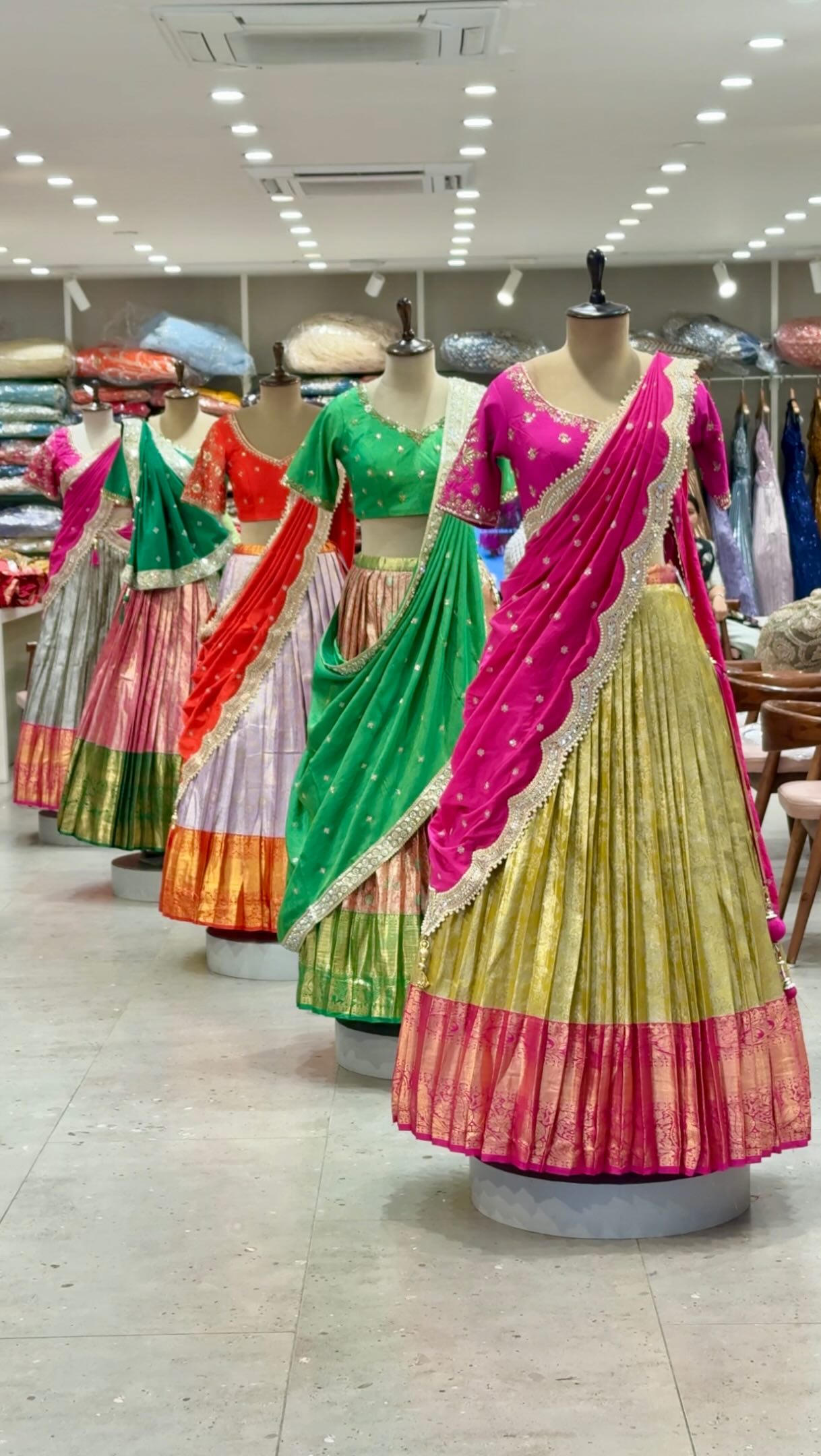 Comment “ Tarangg ” for link’s 😍, Best place to shop Festive and wedding Collections at budget friendly prices in Hyderabad and USA is at Tarangg🥳, 🇮🇳India Hyderabad Telangana, 📍Tarangg Parklane 