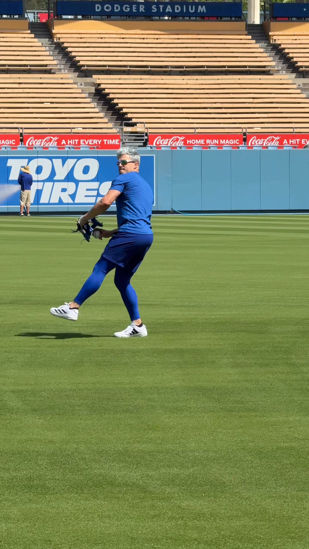 Kiké Hernández going from blonde hair in the WBC to blue hair to