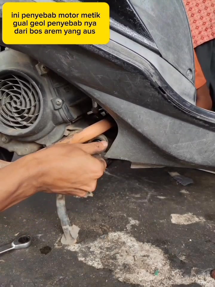 Tutorial mengganti bos arem motor metik | Mekanik Motor | Facebook