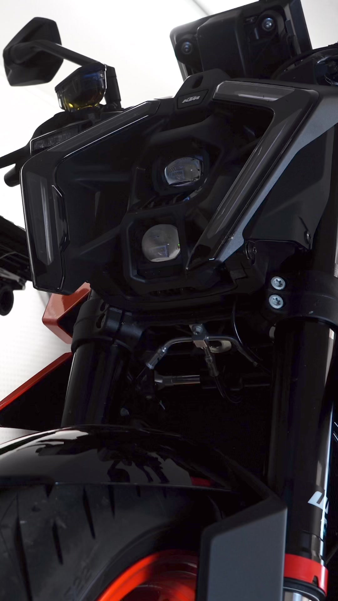 KTM Duke 990 - Stock System vs. Austin Racing's V3 Mini-R (loud