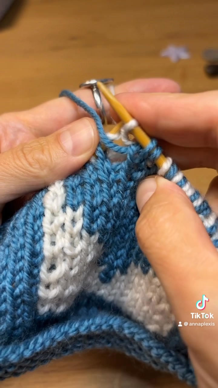 What is the double stitch in knitting pattern?