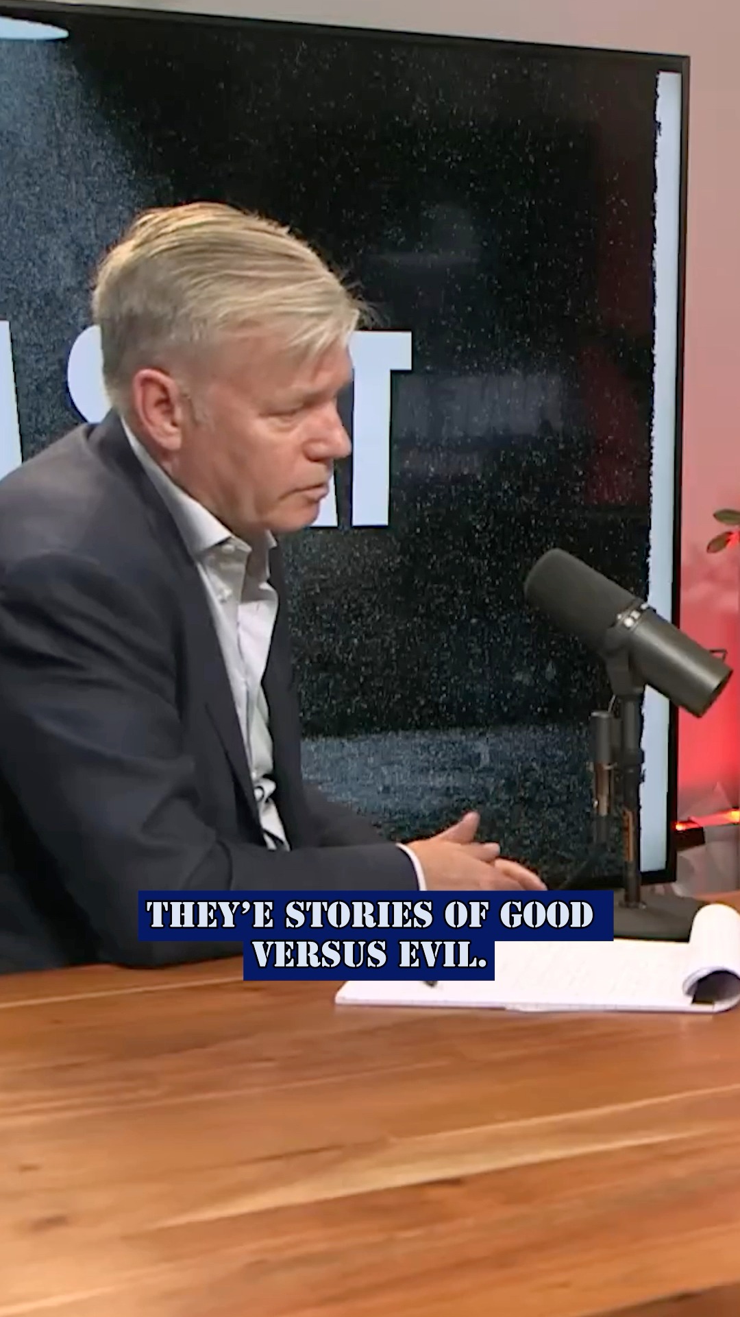Filmmaker David Osit sits with ‘To Catch a Predator’ host Chris Hansen ...