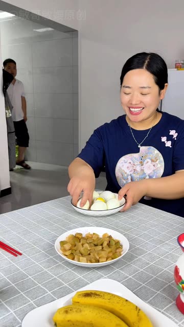 自作聪明的男人！ #干啥啥不行干饭第一名 #记录生活日常吃饭 #记录夫妻日常生活 | 敏哥夫妇日常 | Facebook
