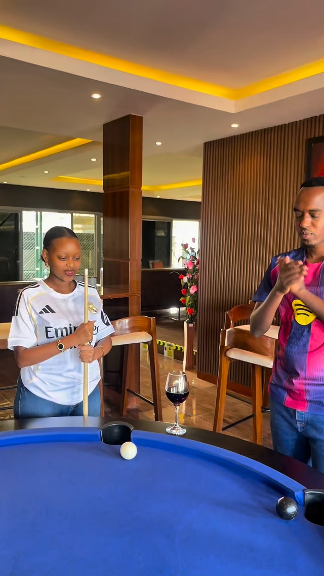 Cyera kabaye umuvandimwe abonye Cherie 🤣🤣🤣🤣🤣🤣 urukundo nirwogere rwose ...