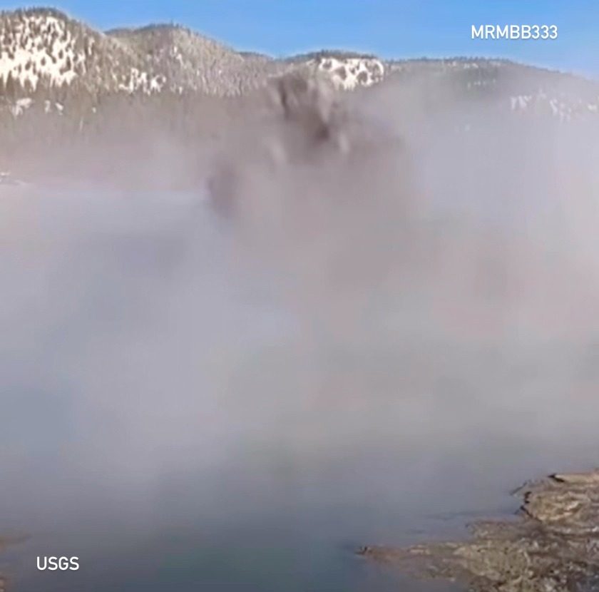 YELLOWSTONE BLACKPOOL ERUPTS 🌋 What happened at Black Diamond Pool wasn ...