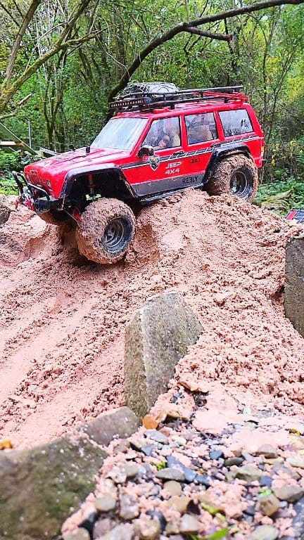 Jeep Cherokee ja die alte Legende gibt es noch RC Crawler Reely freemen ...