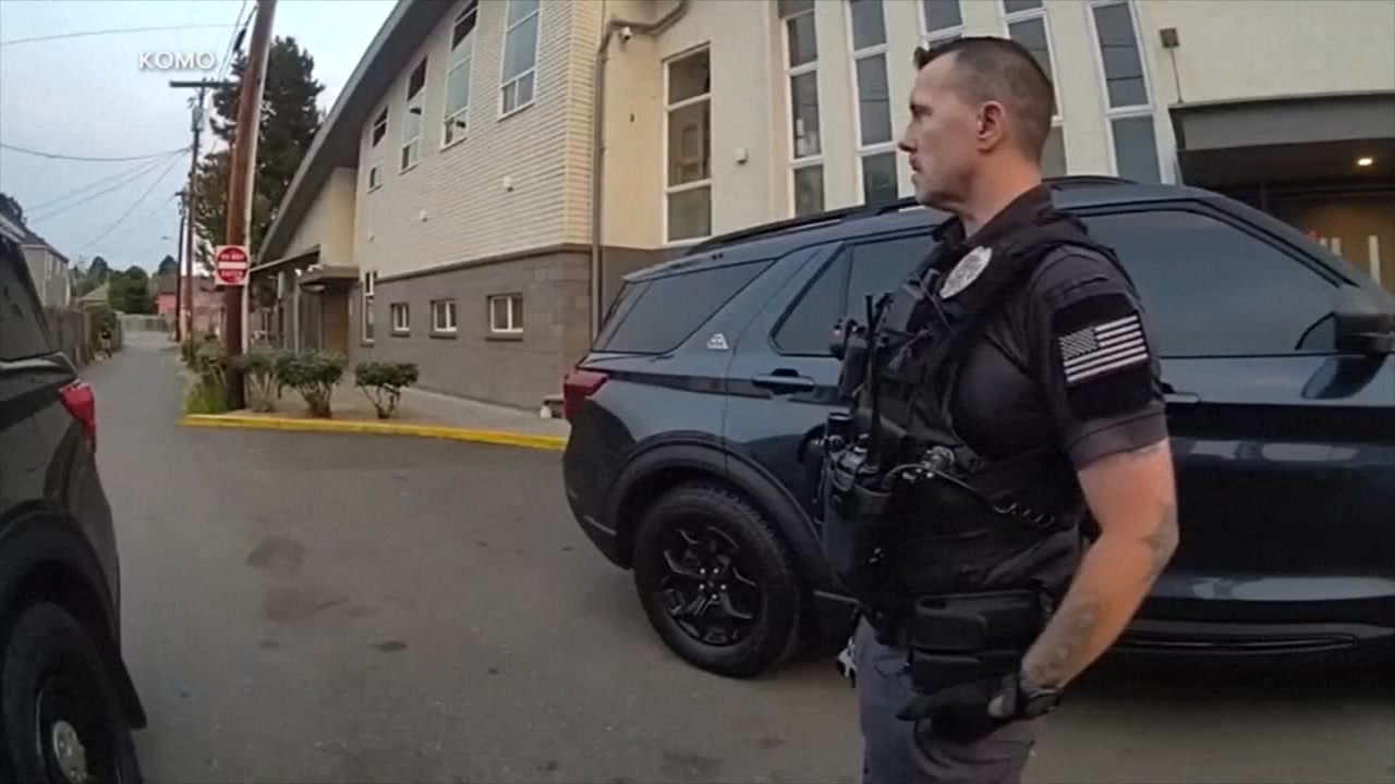 Felon caught impersonating police officer, responding to emergency 