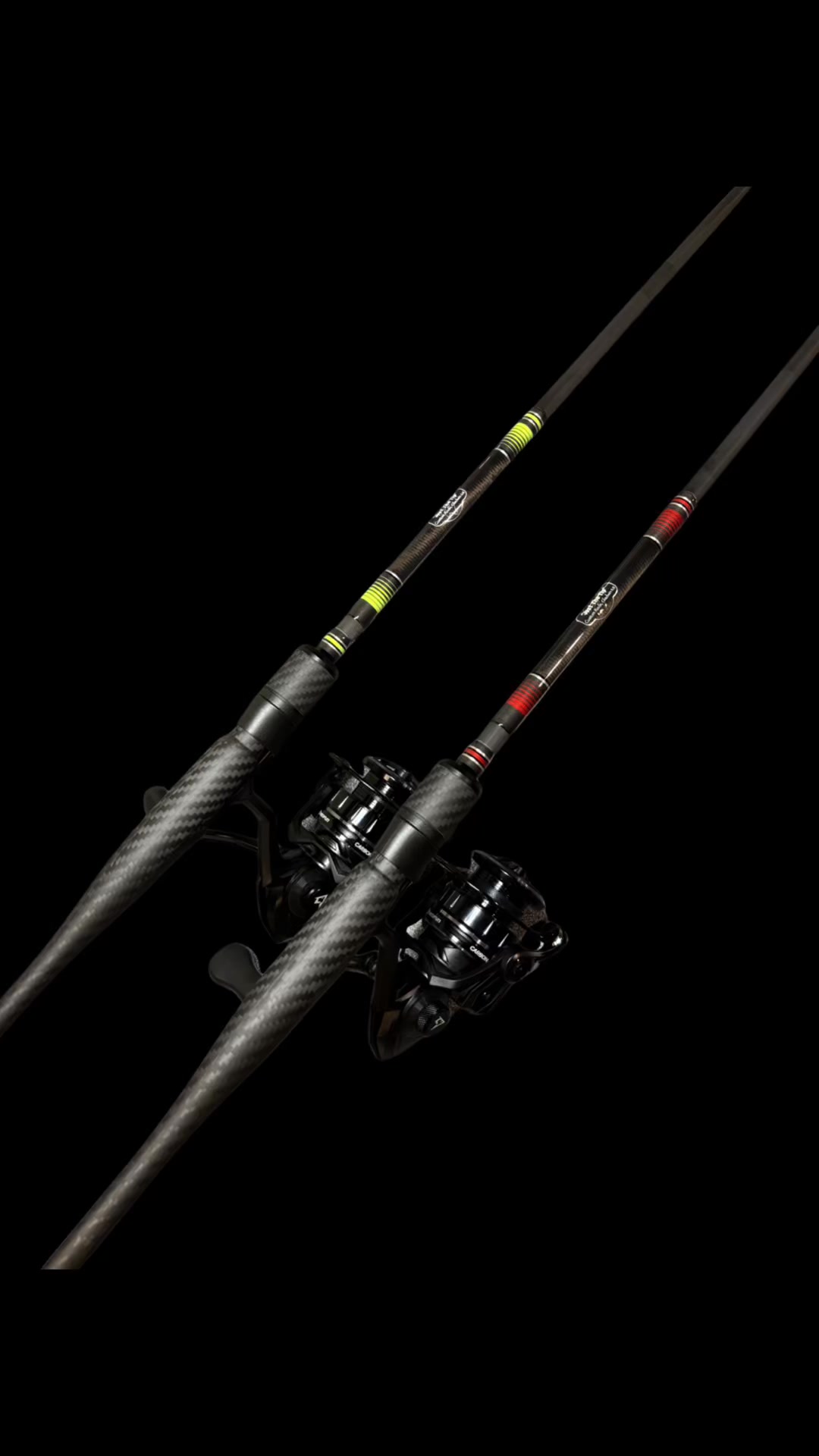 2023 daiwa spinning reels Saltiga Reel fighting a fish. lightning rods Color:1PC-RED Berkley x9 Braid Flame