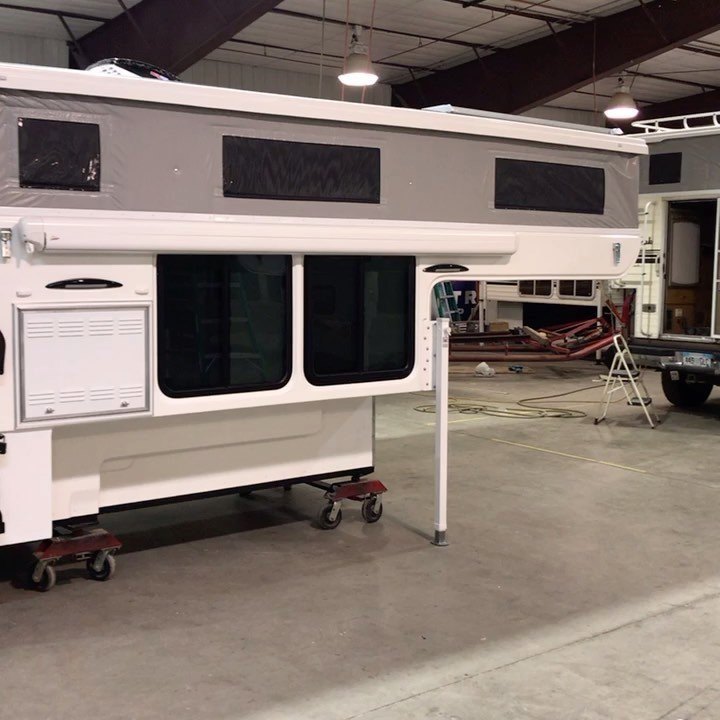 Hallmark 8.5’ foot Ute. Fits short bed 3/4 and 1 ton trucks ...