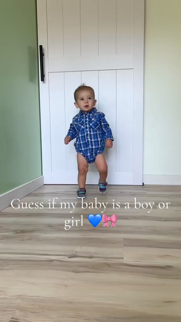 Guess if my baby is a boy or girl.. 💙💖 If you know the answer