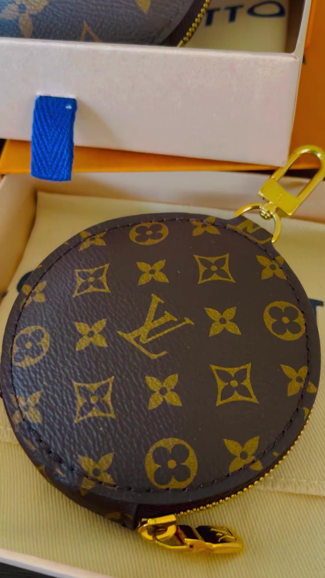 LV LOVER BY P