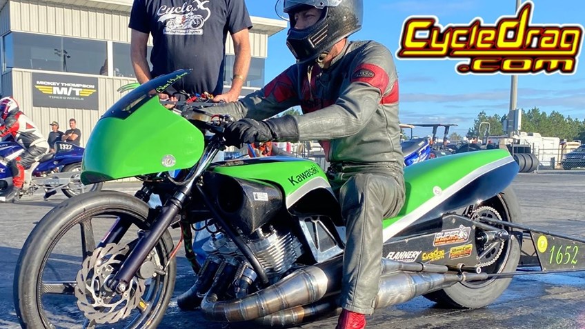If you love two stroke motorcycle drag racing you will love this video ...