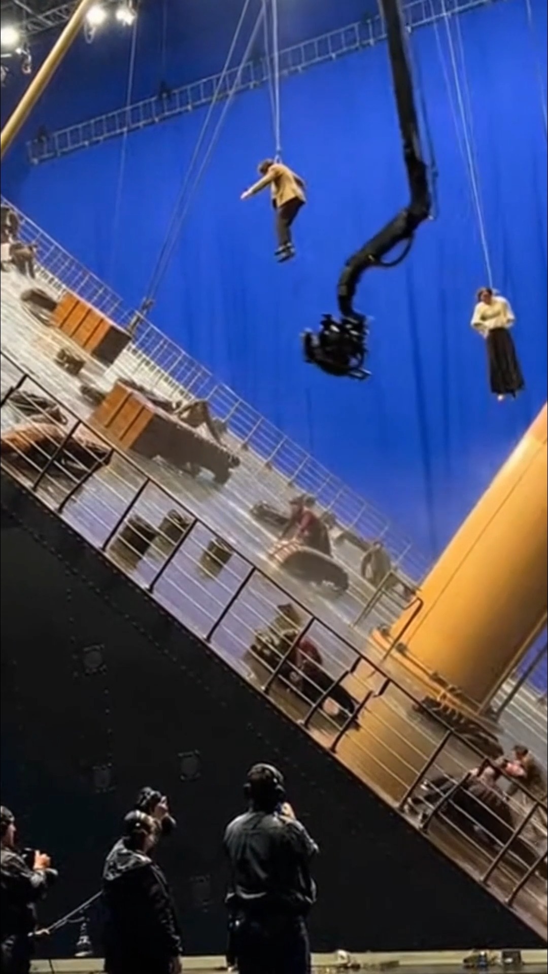 Titanic BTS: Stunt Fall During Ship Sinking Scene #shorts #bts #titanic ...
