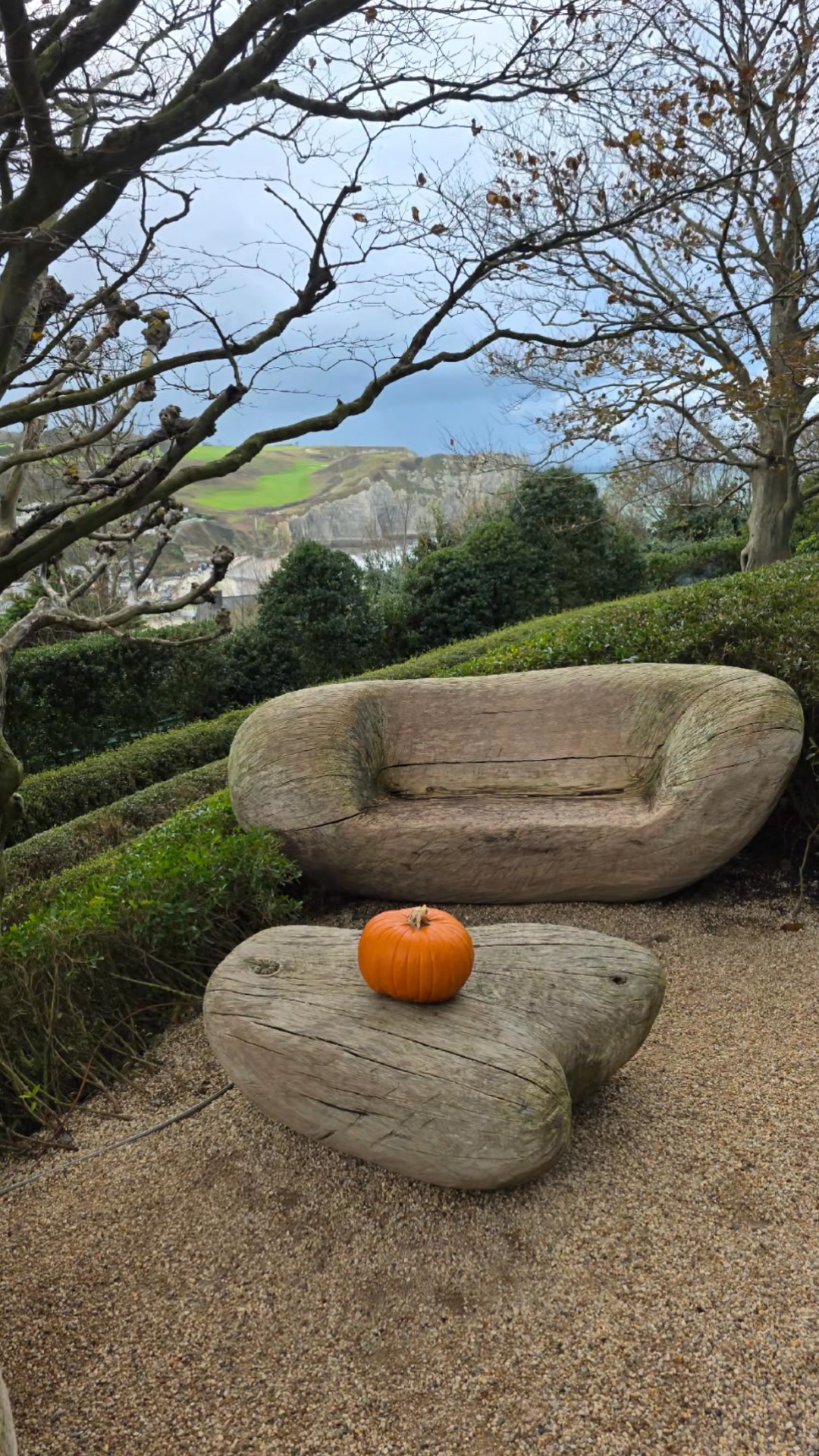 Les Jardins d'Étretat sit high above the sea cliffs of Normandy