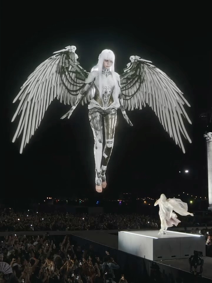 lalalalisa_m unfolding her wings at @Coachella @Anyma @nanist