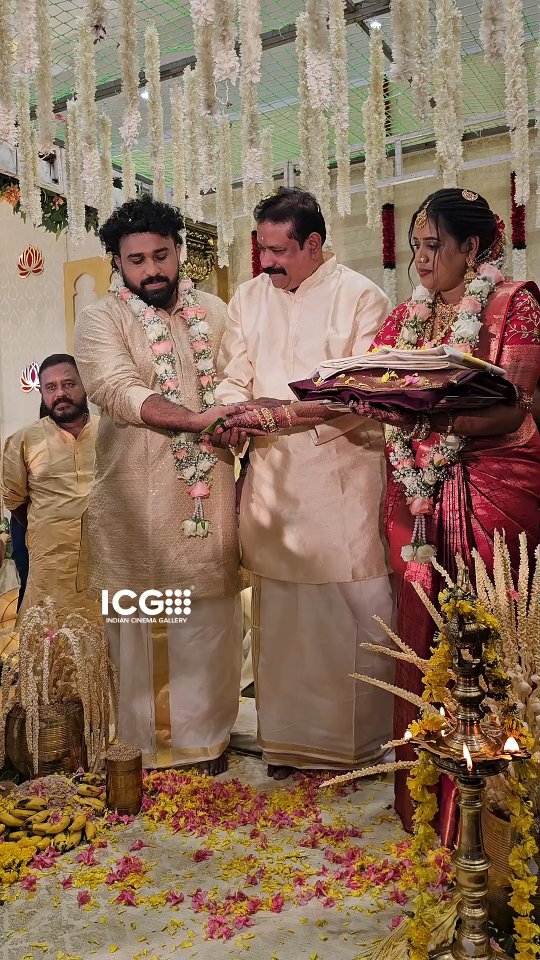 വിവേകിന് കവിതയുടെ കൈ പിടിച്ച് കൊടുത്തു അച്ഛൻ 🥹15 years of Love🥰 # ...