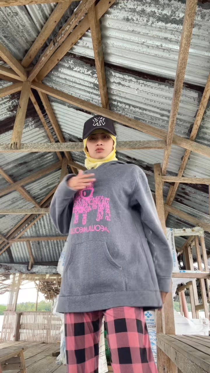 While gahulat sa mga nanguhag makilaw ga tiktok sa ang eabab HAHAHAHA ...
