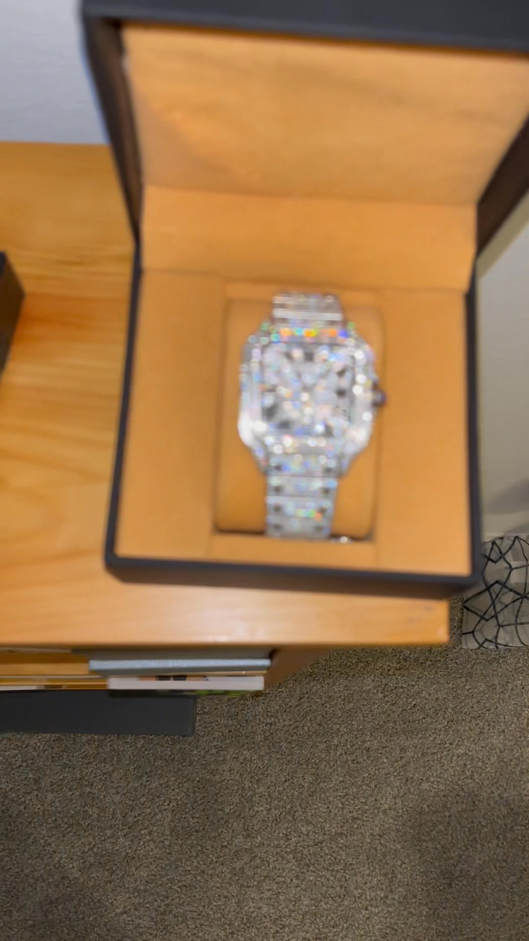 118238 Lapis Lazuli dial 2019 card and box There are some light