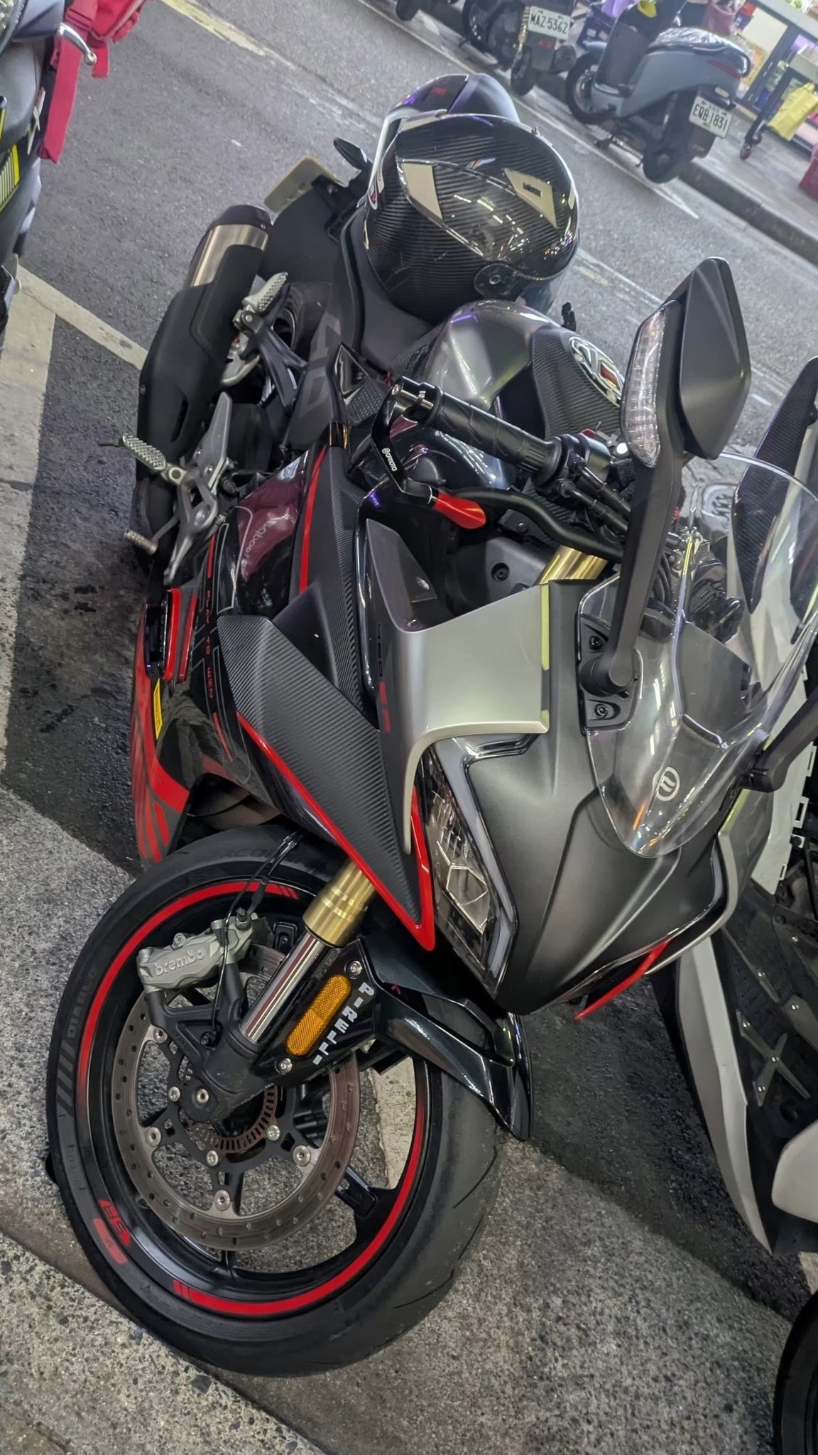 重機停機車格好爽喔 ! | Kakureme 躲龜龜 2號 | Facebook
