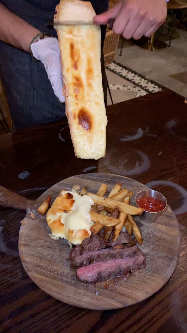 Steak Frites topped with Raclette Cheese 🤤🍟🥩🧀 | Foody Fetish | Facebook