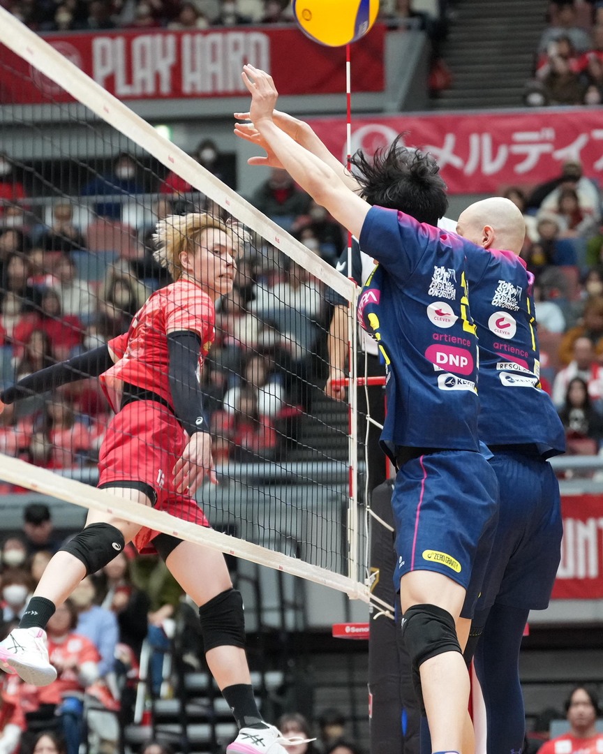 SVLeague 🇯🇵: SUNBIRDS HOLD ON IN FIVE 😱 Another five-set seesaw