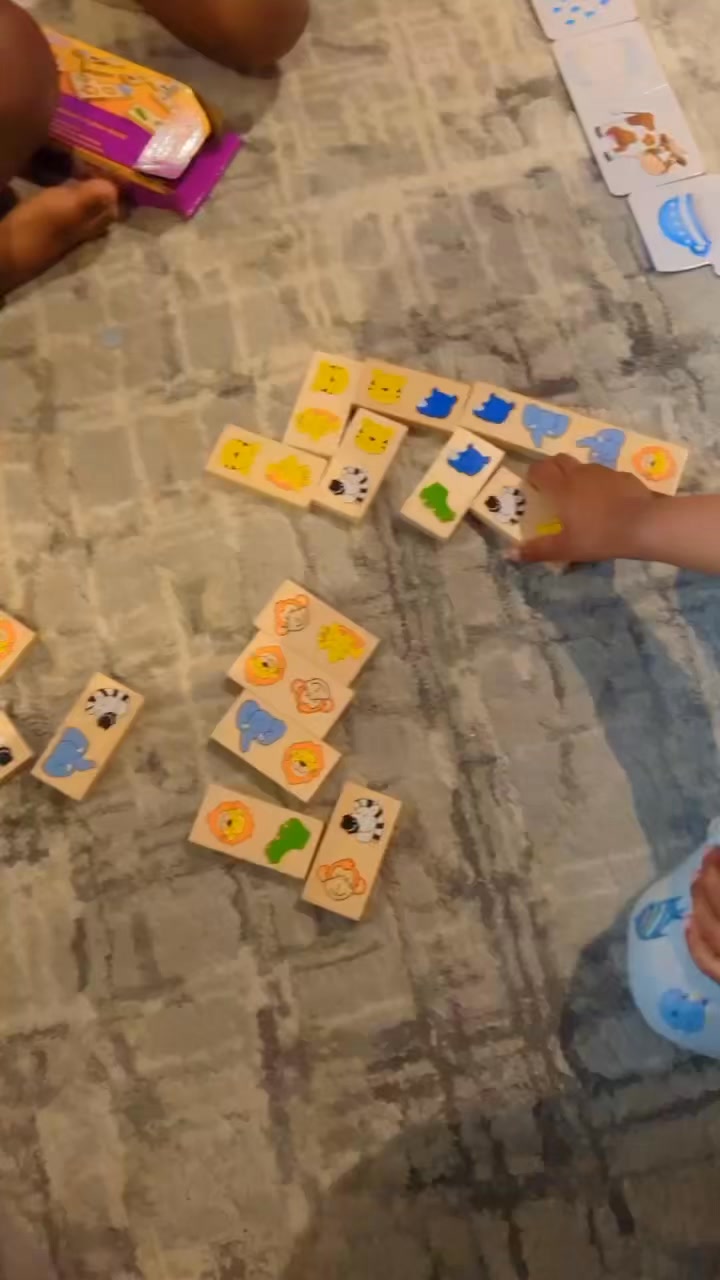 Train Domino électrique – Mini Jouet à Mouvement Automatique, kit d'apprentissage STEM coloré avec Effets Lumineux et Audio | Ensemble d'activités pour Les d'âge préscolaire, applicati