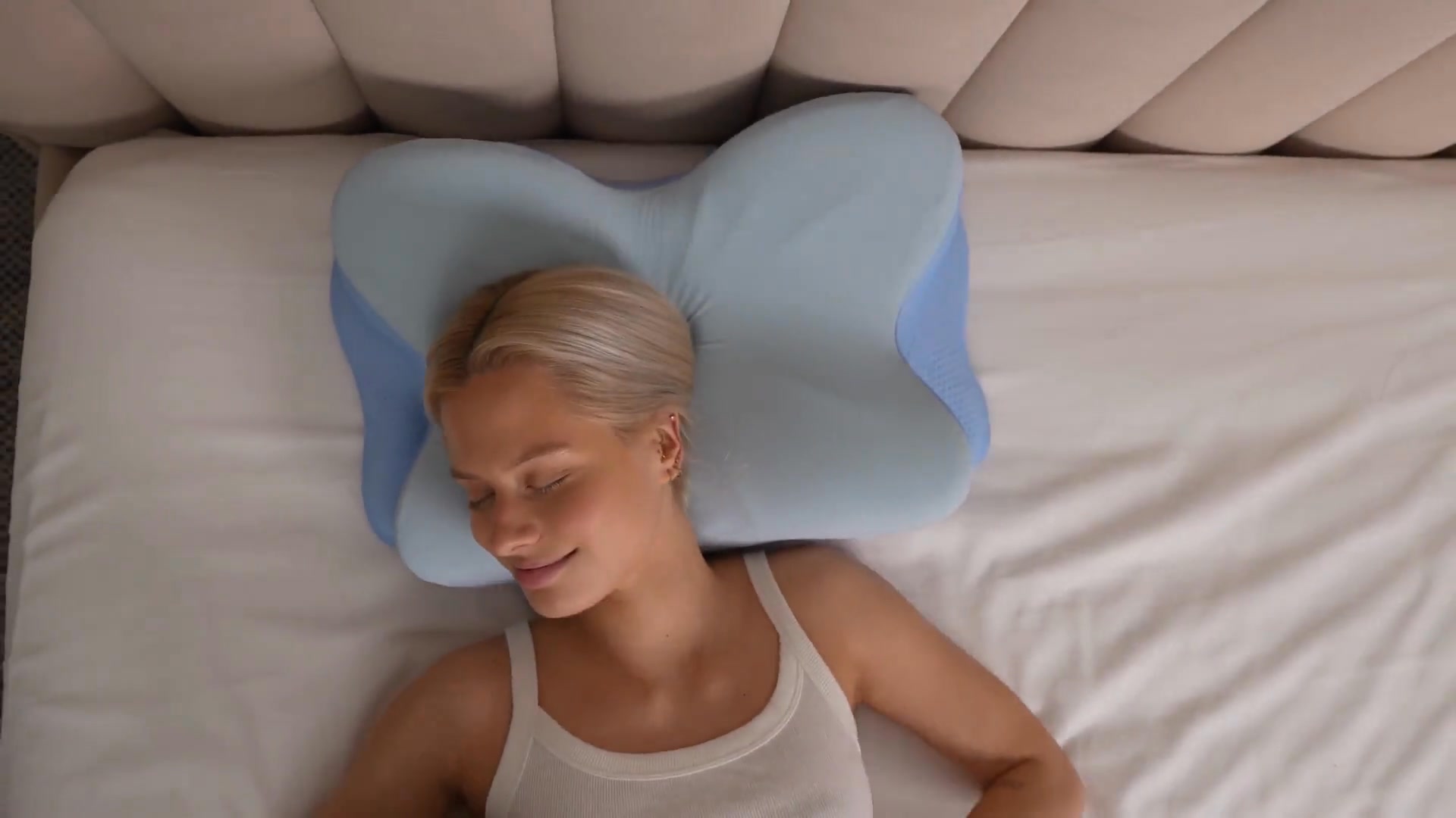 Proof that good sleep isn't a myth. 👇 The unboxing says it all. Thousands of sleepers have ditched their flat, lumpy pillows for the Derila Ergo—and their morning routines have never been