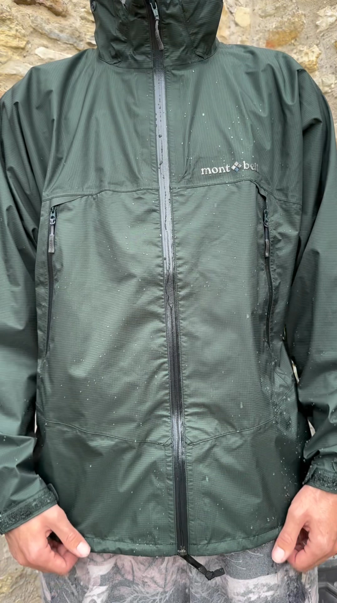 VINTAGE MONTBELL GORETEX JACKET Condition: LIKE NEW Color rate: 10