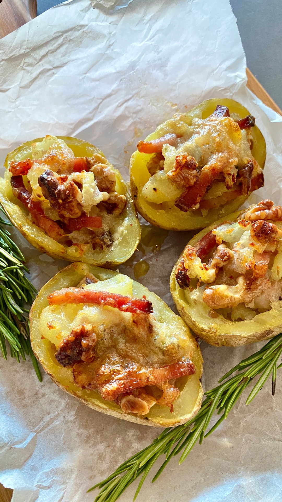 Patate ripiene con speck, gorgonzola e noci: golosità da perdere la ...