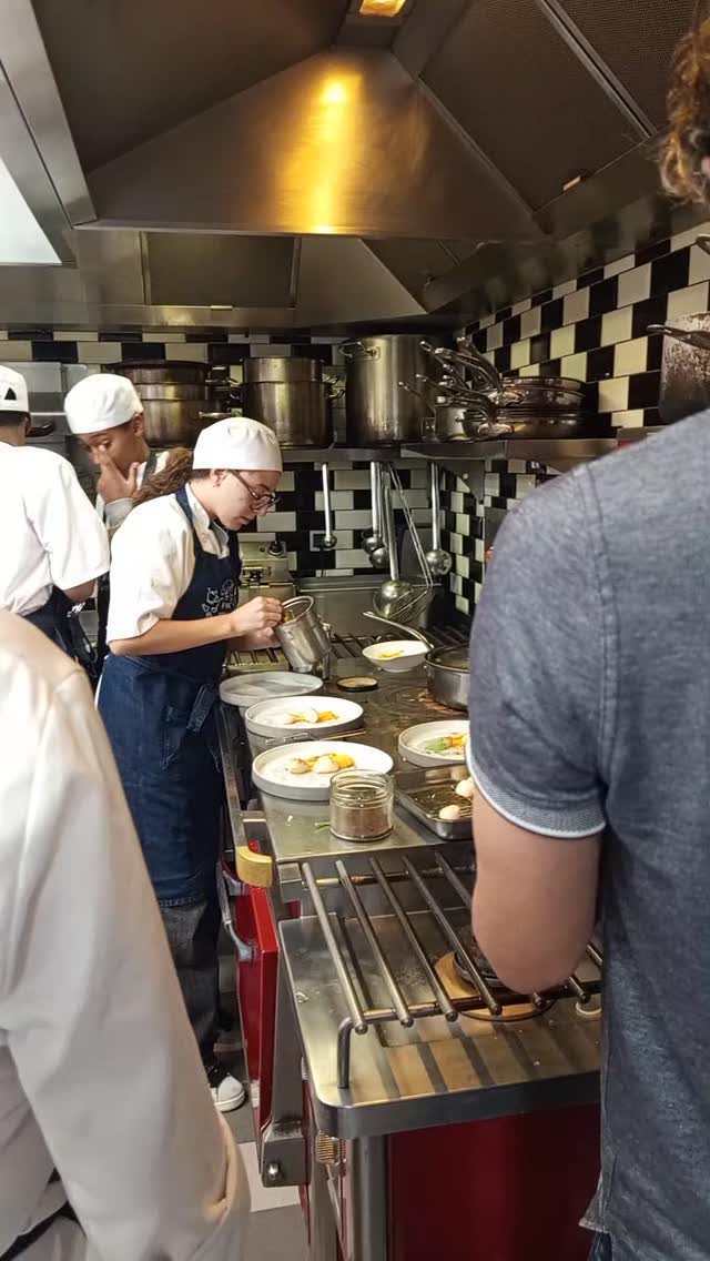 Regardez avec quelle application les collégiens cuisiniers marseillais ...