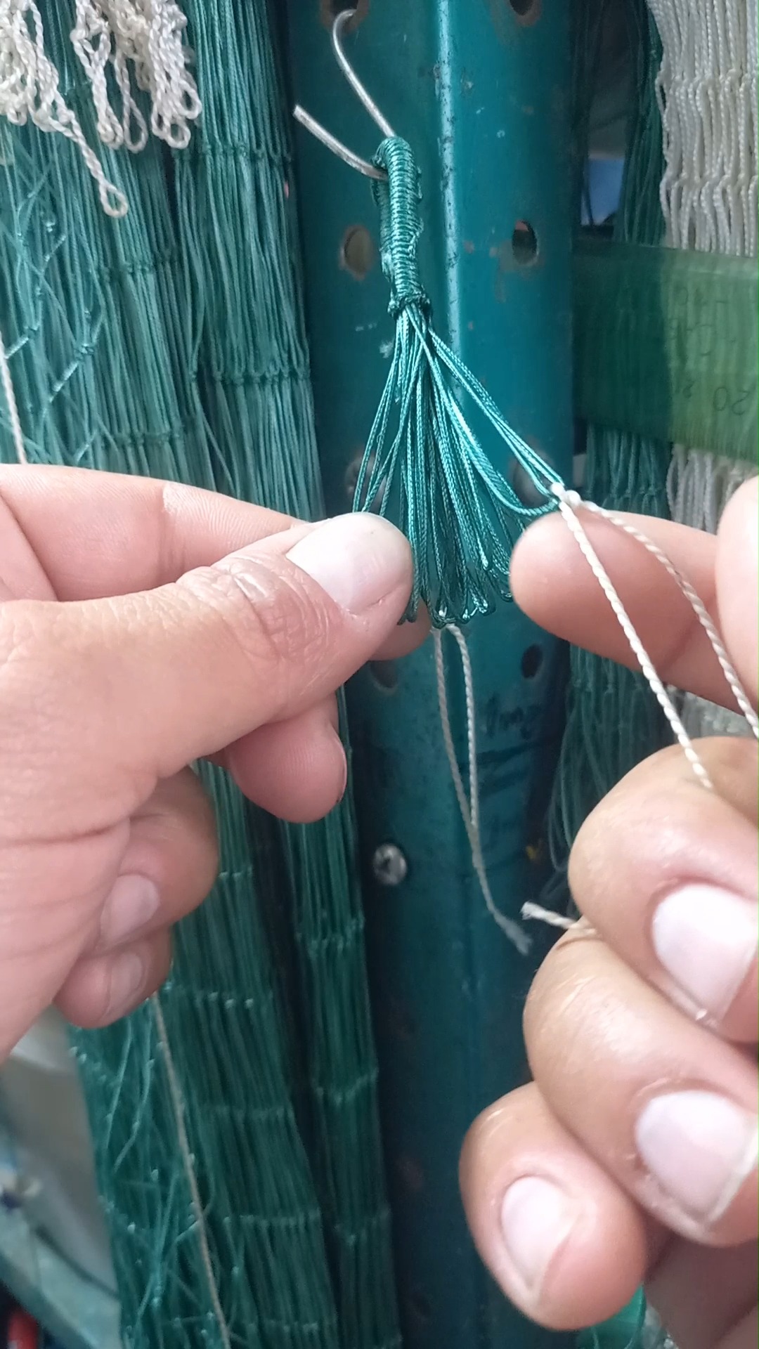 mira como es que se comienza a tejer una atarraya de pesca #PESCA # ...