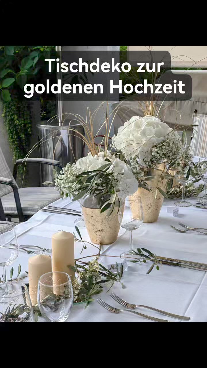 Tischdeko zur Goldenen Hochzeit #goldenehochzeit #tischdeko #hortensien #oliven #gold #blumendeko | Das Blumenstübchen