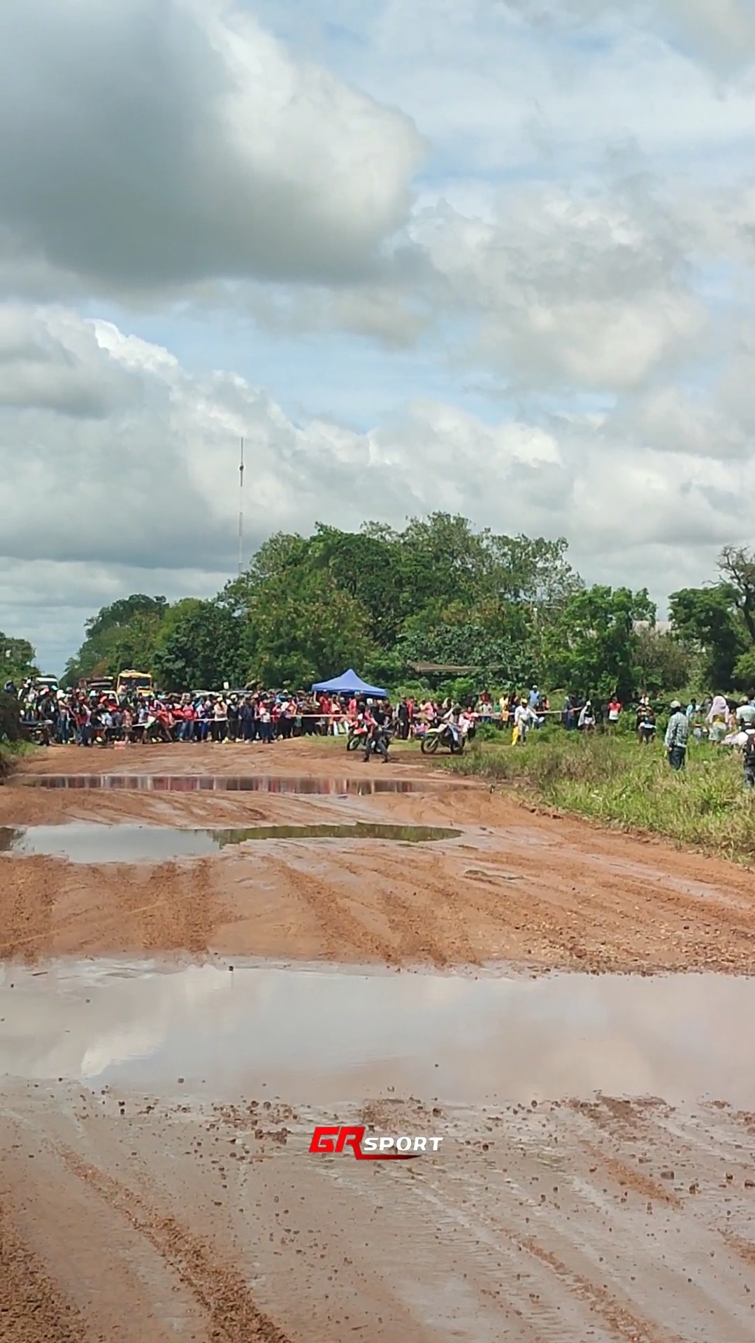 Un mini duelo en el Rally Warnes 2025 #rallywarnes2025 | GR SPORT ...