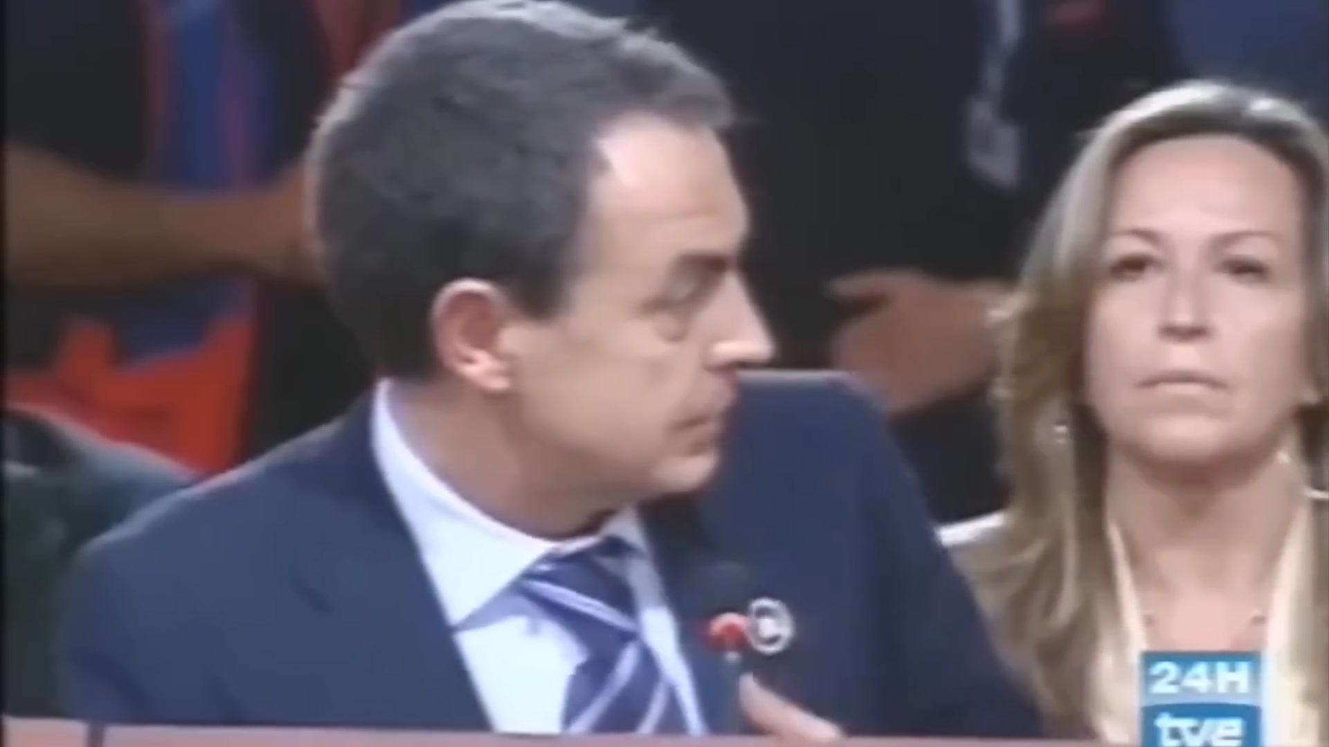 Atacan a Zapatero. | Rom Fernandez Leon | Facebook