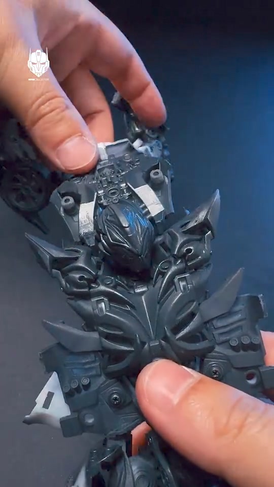 UNIQUE TOYS R09 RED DESTROYER Transformation Demo #UNIQUETOYS #R09