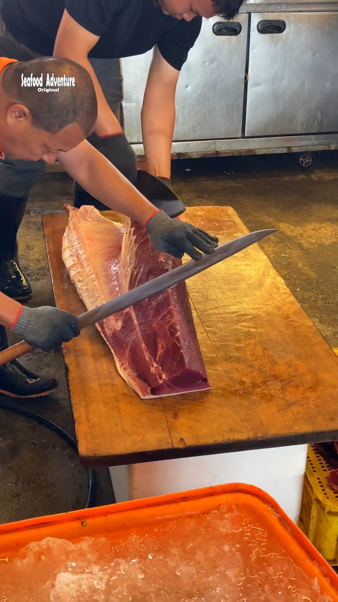 Slicing giant bluefin tuna with razor sharp katana #BluefinTuna # ...