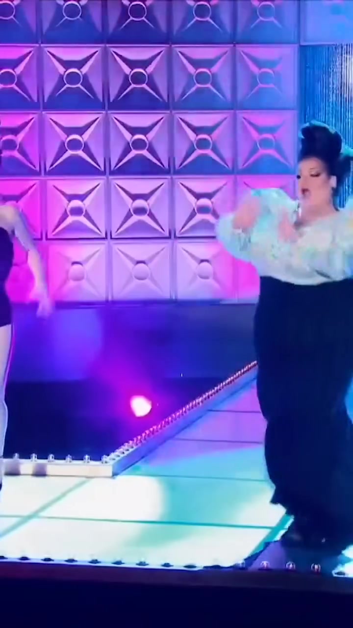 bendela darienne lip sync c collecting tips 🤣, #drag #rupaulsdragrace #dragqueen #dragrace #dragraceuk #rpdr #rupaul #DragRacePH #DragRaceMexico | Drag World Blood Glucose