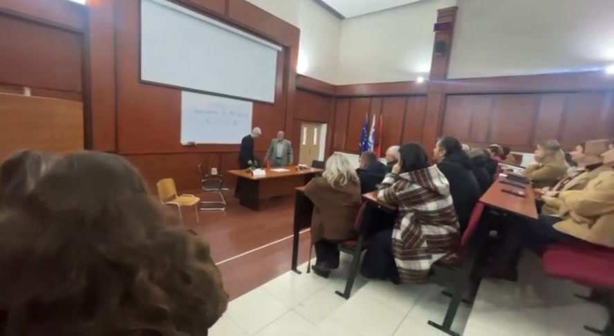 🎭 Shfaqje teatrore në Universitetin “Fan S. Noli”! Grupi i teatrit të ...
