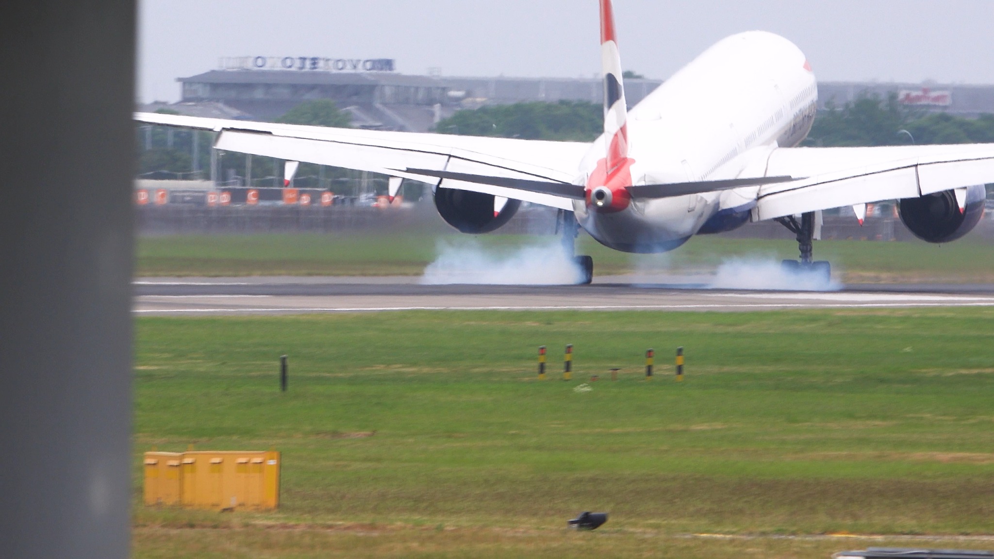 British Airways BA246 From Sao Paulo Airbus A350-1041 G-XWBO landing ...