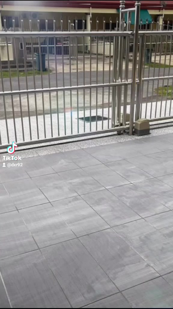 Pemasangan tile di jalan rentap 19 saat rumusan untuk 5 hari pemasangan ...
