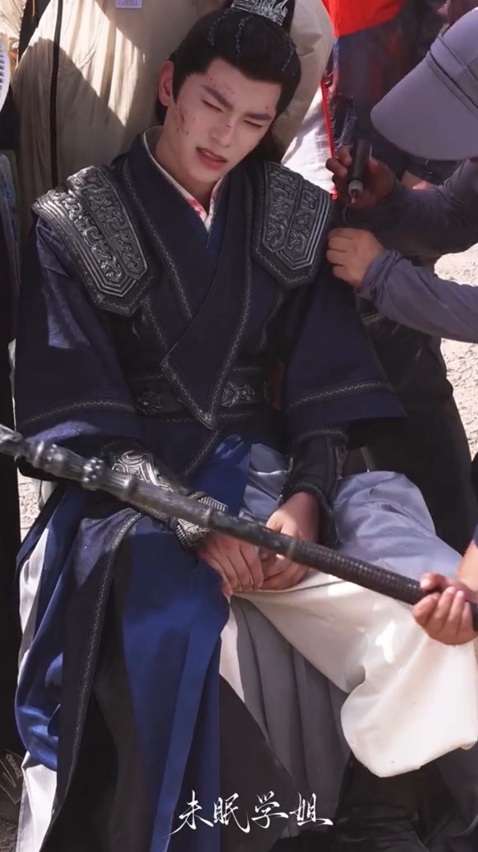 丁禹兮《山河枕》 小丁拍摄山河枕的武打戏， 真的一点也不容易。 耗费很多的精力和精神。 当时小丁不但发高烧， 还中暑。但是为了不影响拍摄进度 ...