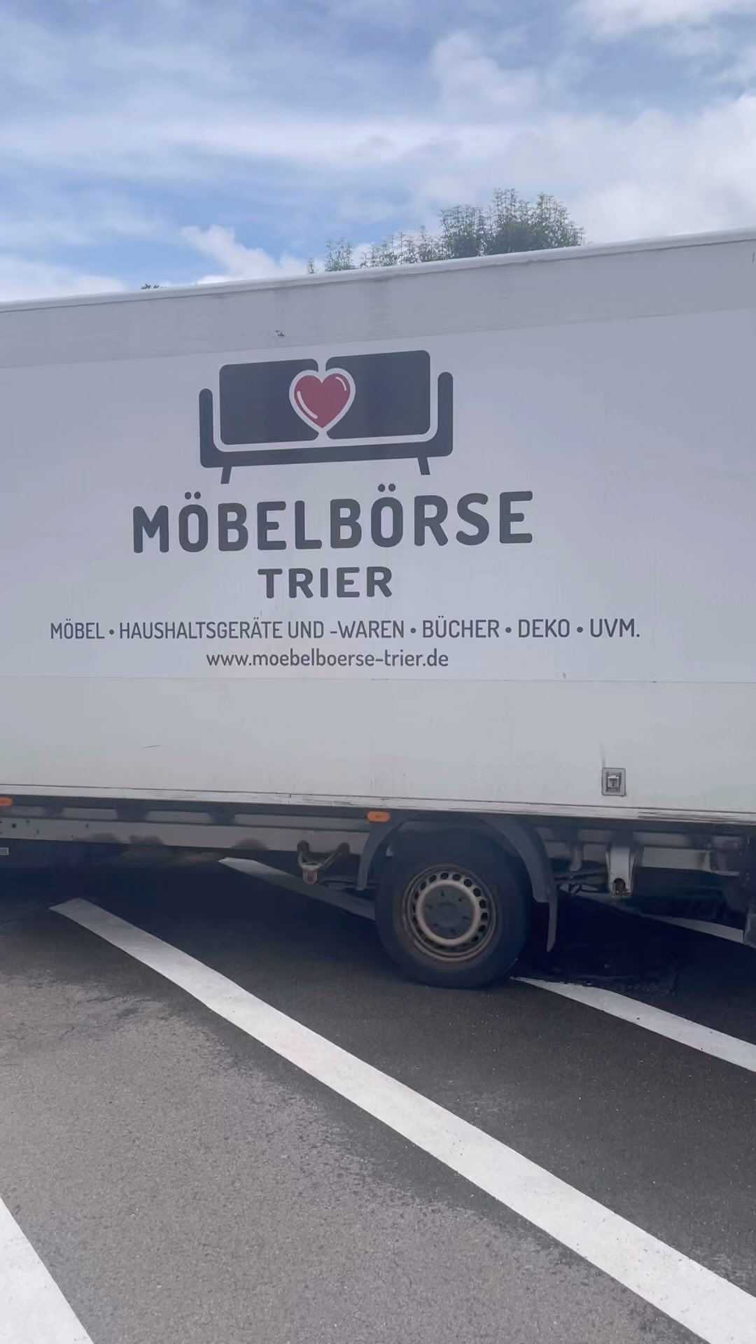 Mitten drin bei der Premiere von Beats & Breakfast 🤍 Mit Leckereien von @caferazen , @taste_brothers , De Bäkker, @balott.coffee und vielen mehr. Auf dem Gelände von @herrlich_ehrlich_trier mit