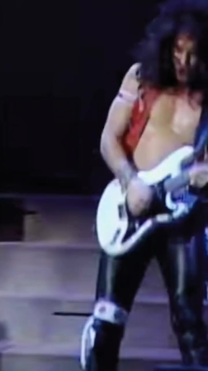 Jake E Lee performing 