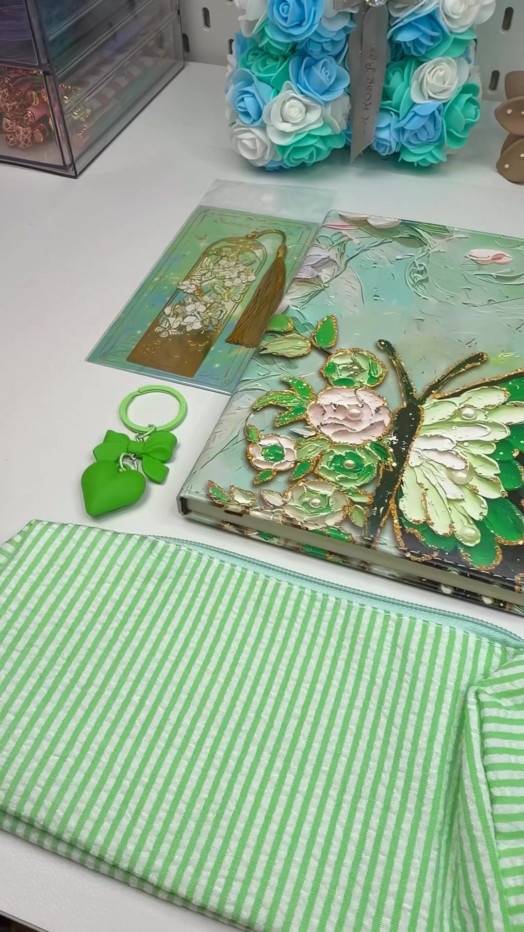 Green Floral Bundle 💚🦋 Great gift. 🎁 GlowStoreOnline.com #bookishbundle ...