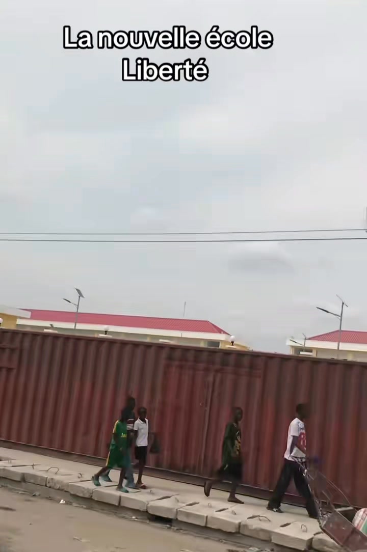 Congo 🇨🇬: Le nouveau visage de l'école Liberté 😲😊😊 🚨📩 PLACEZ VOTRE ...