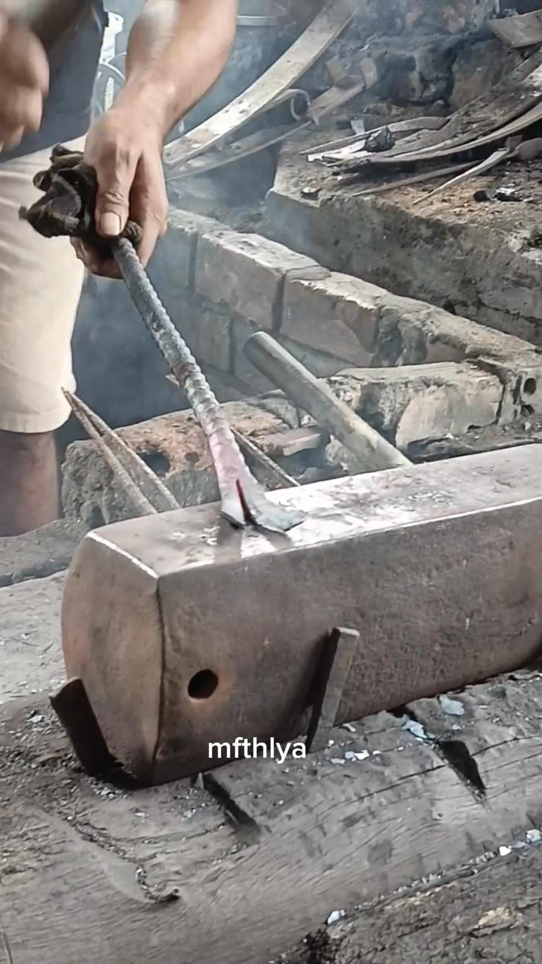 Look at this blacksmith's method of making a crowbar, a multi-purpose ...