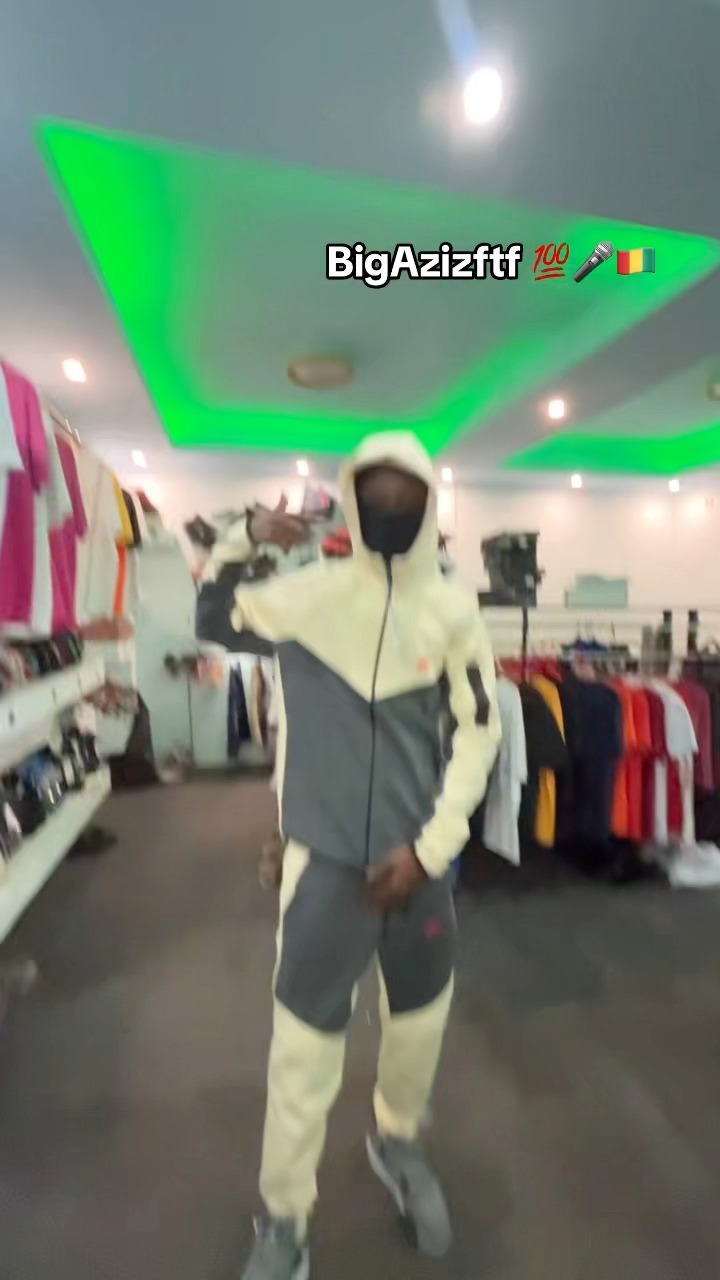BigAziz Ftf fait un mini vlog dans la boutique. Montrer l’ambiance, les ...