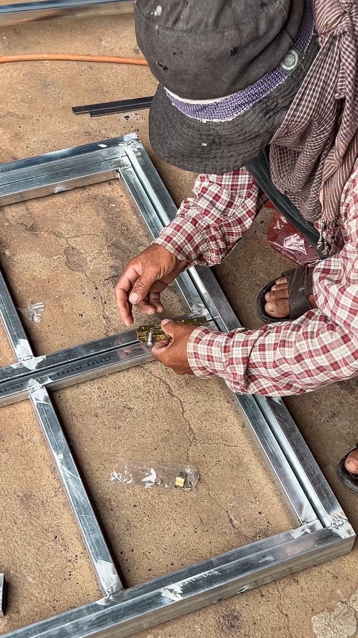 Techniques To Install Steel Window | Daily Works CVR | Facebook